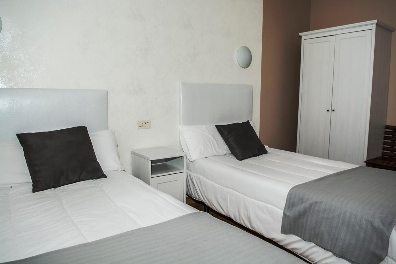 Hotel Voar Ribadeo Bagian luar foto