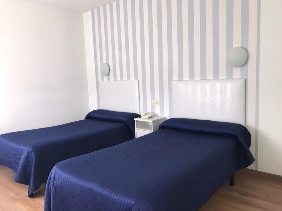 Hotel Voar Ribadeo Bagian luar foto